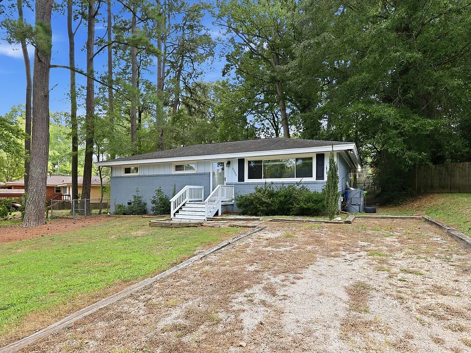 3205 Crandon Ln