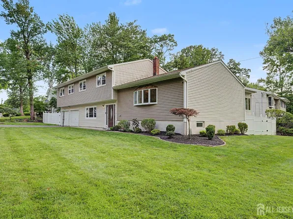 41 Montclair Ave, Edison, NJ 08820