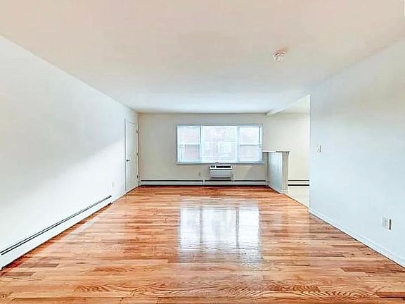 2nd image of 31 Soundview Dr #W1
