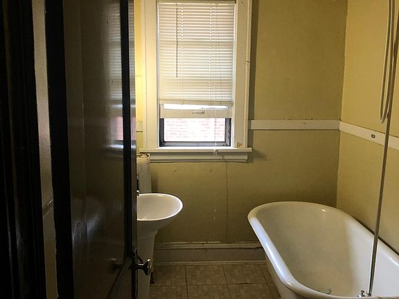 3rd image of 519 Asbury St #2