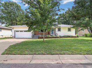 207 Summit Dr, Abilene, KS 67410
