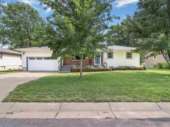 207 Summit Dr, Abilene, KS 67410