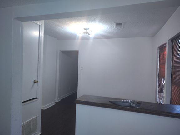 2nd image of 877 N Bingham St #877