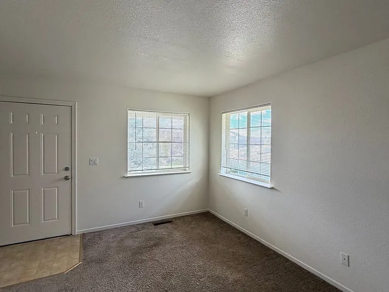 129 Palmer Ct — Photo 4