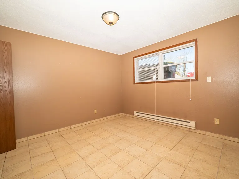415 E Foster St — Photo 6
