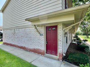 196 Princeton Dr, South Lyon, MI 48178