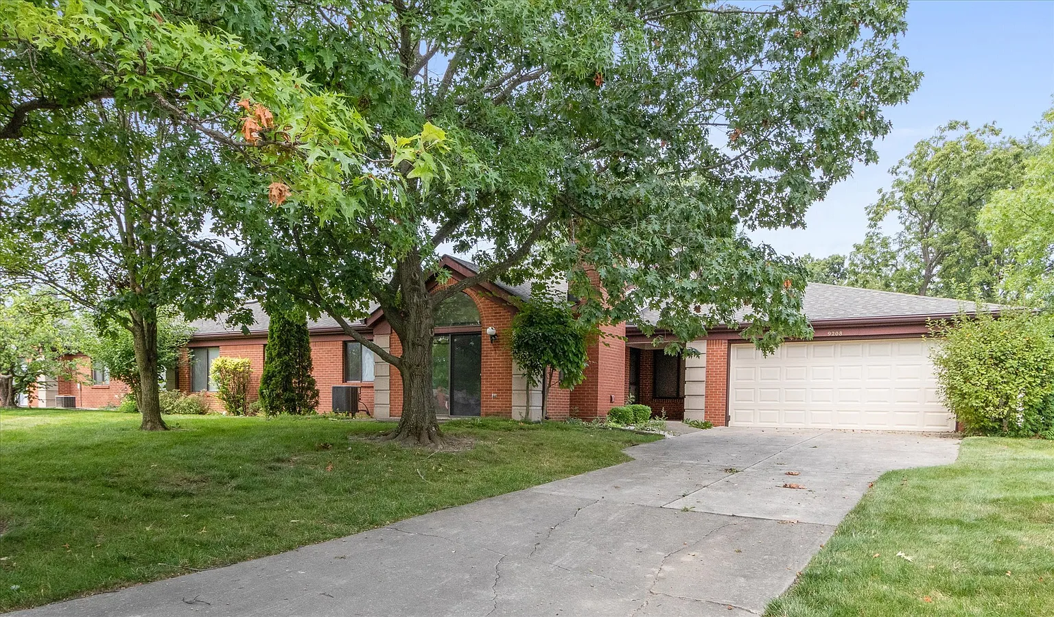9208 Golden Oaks E photo 1
