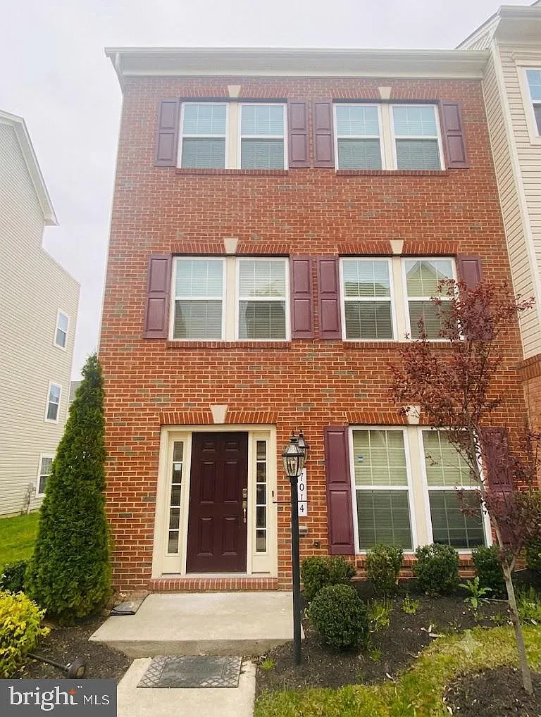 5 bed, 5.0 bath, 2800 sqft, $3,600 — Photo 1