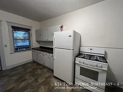 414 22nd Ave NE #4 — Photo 9