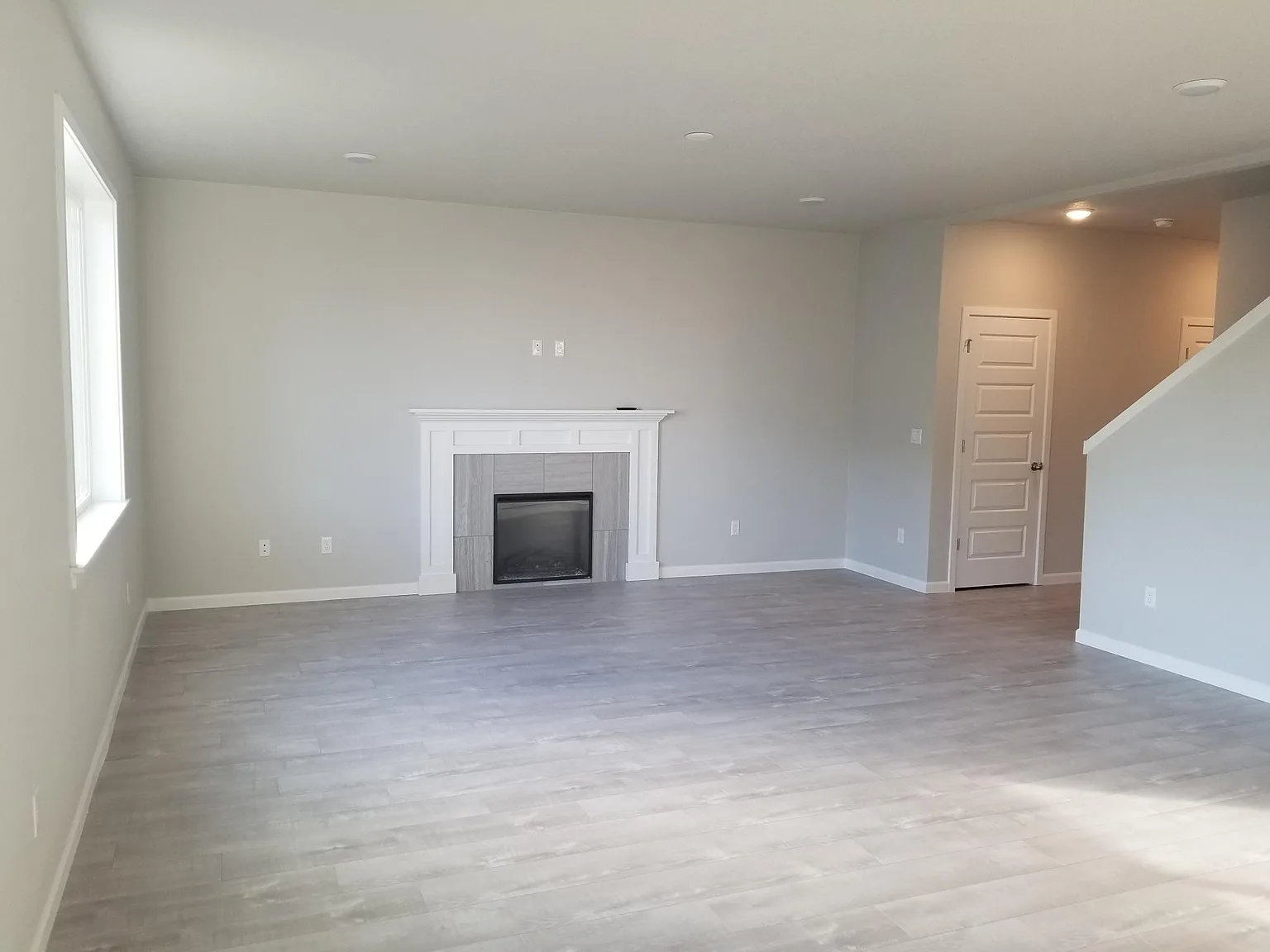 695 E Erica St — Photo 2