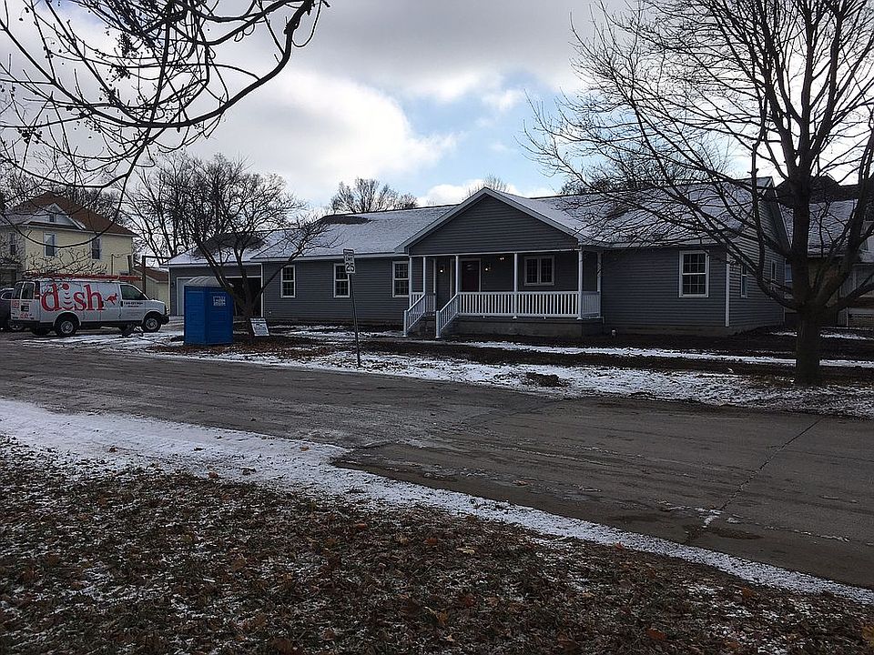 Front of house from Chesnut 