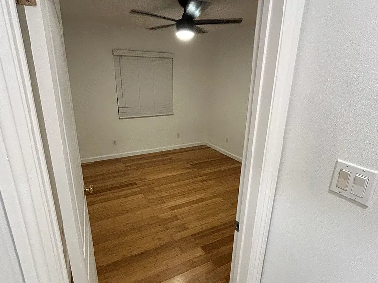 11741 Benfield Ave — Photo 15