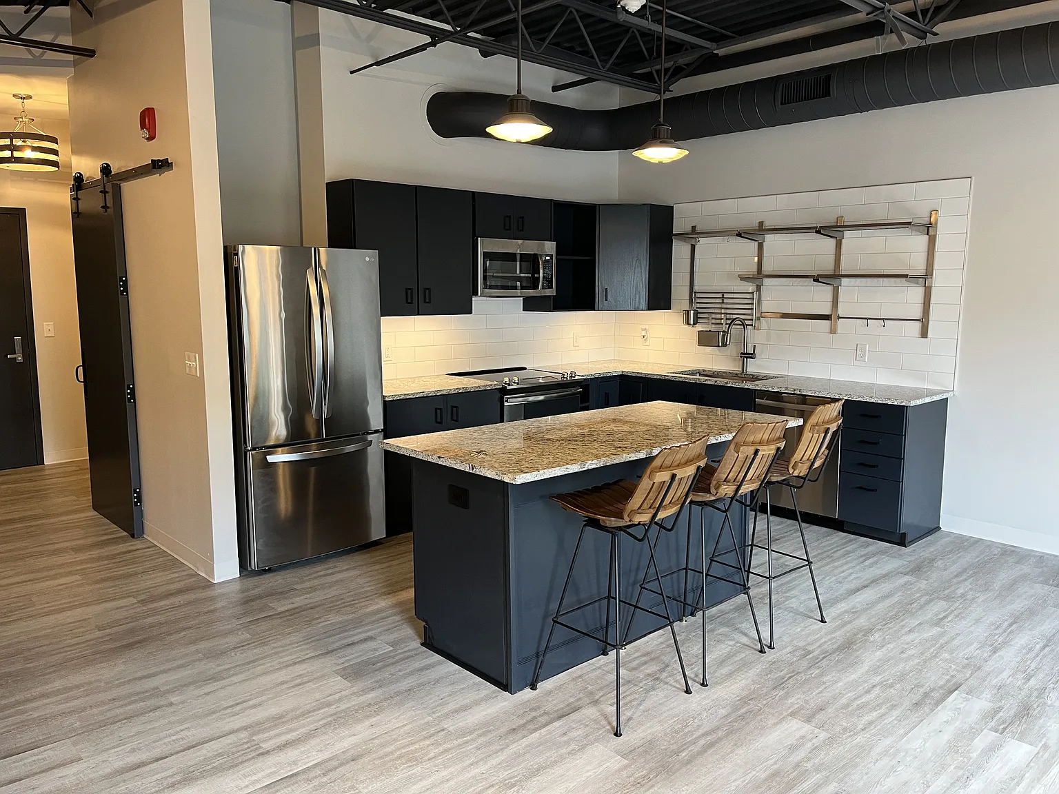 337 University Avenue - 2D — Photo 1