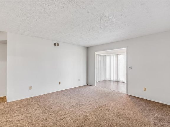 4th image of 207 Augusta Dr