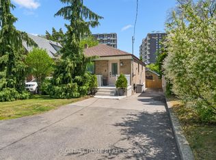 33 South Kingsway, Toronto, ON M6S 3T2