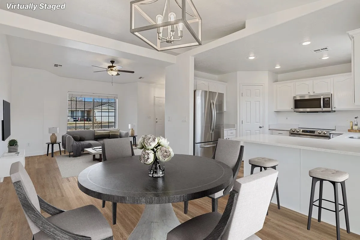 3 bed, 2.0 bath, 1293 sqft, $2,150 — Photo 3