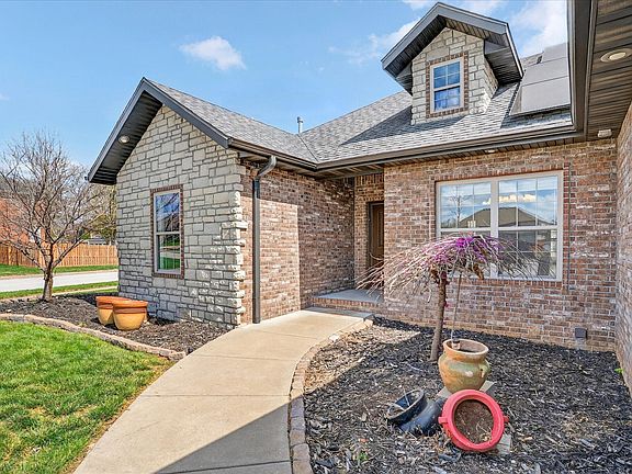 2nd image of 634 N Rockingham Avenue