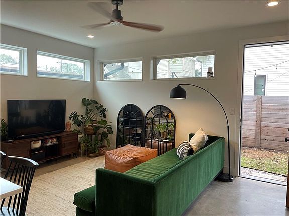 5th image of 1806 Haskell St #2