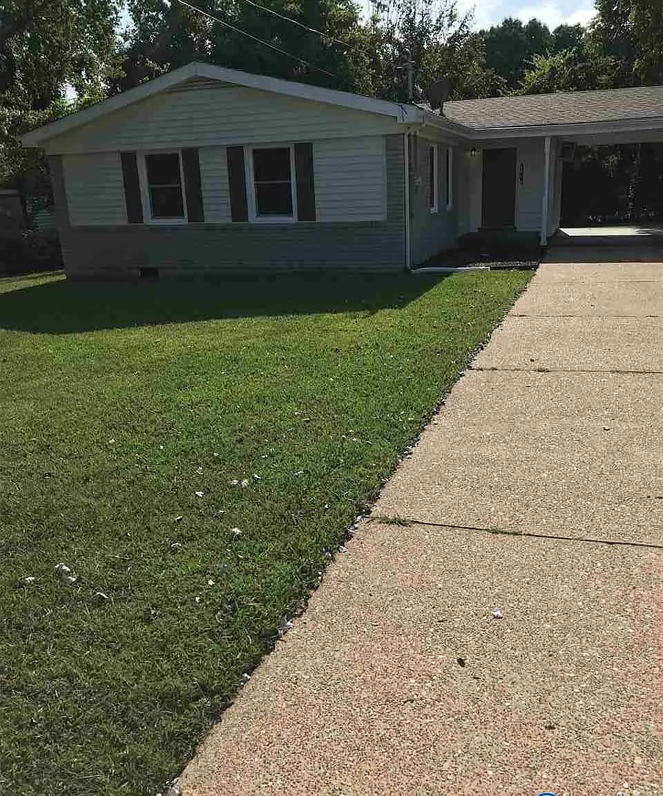 3 bed, 1.5 bath, 1003 sqft, $1,200 — Photo 1