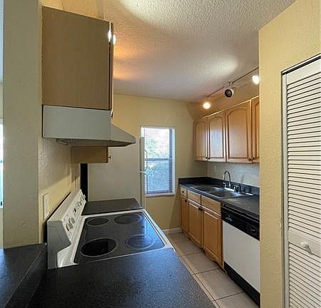 3rd image of 11630 NW 26th Ct #11630