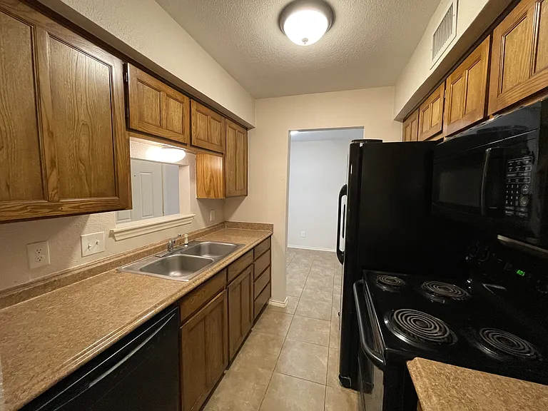 5516 Lewis Ct #D — Photo 3