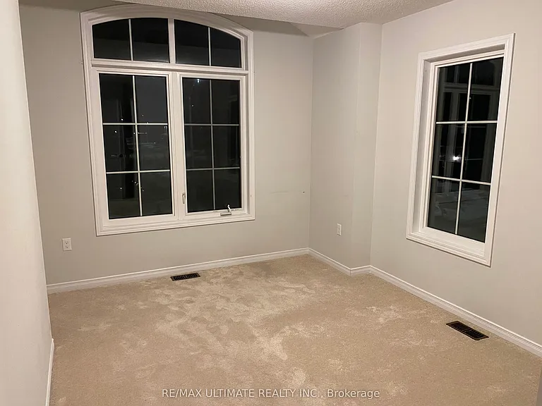 41 Kirby Ave — Photo 8