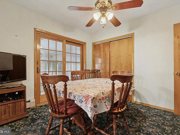 4th image of 404 West Cir