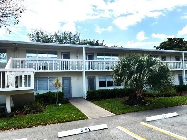 260 Newport Ct #P, Deerfield Beach, FL 33442