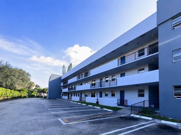 1630 Embassy Dr APT 311, West Palm Beach, FL 33401