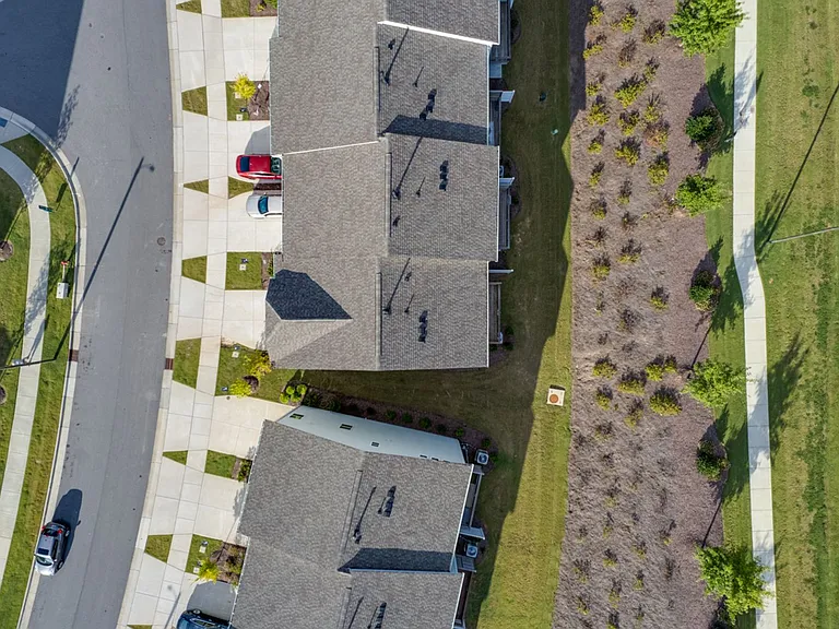 1136 Commack Dr — Photo 37