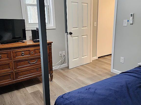 5th image of 5672 N Lakeview Ave