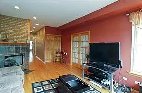 Must See! Beautiful, 2 Bed/2 Bath3rd Fl Laundry, Gated Parking, Fireplace, Located E. Garfield Park! — Photo 4