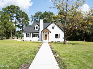 608 N East St, Roseboro, NC 28382