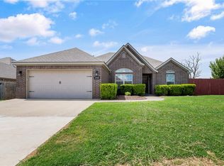 2900 Oakleigh Rd, Bentonville, AR 72712