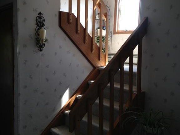 4th image of 18 Diane Dr