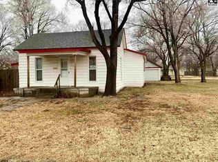513 S Purdy Ave, Lyons, KS 67554
