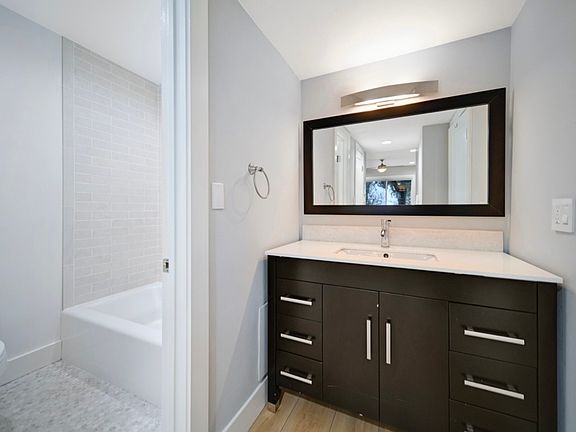 4th image of 1600 Ardmore Ave Unit 213
