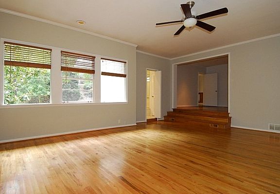 Sunken Master Bedroom - Separate sitting area