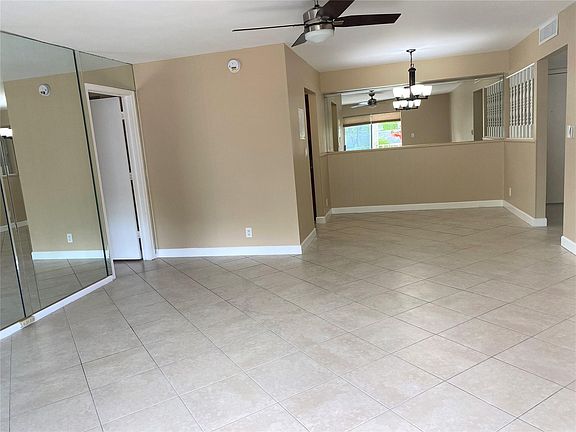 4th image of 501 SE 8th Street #203