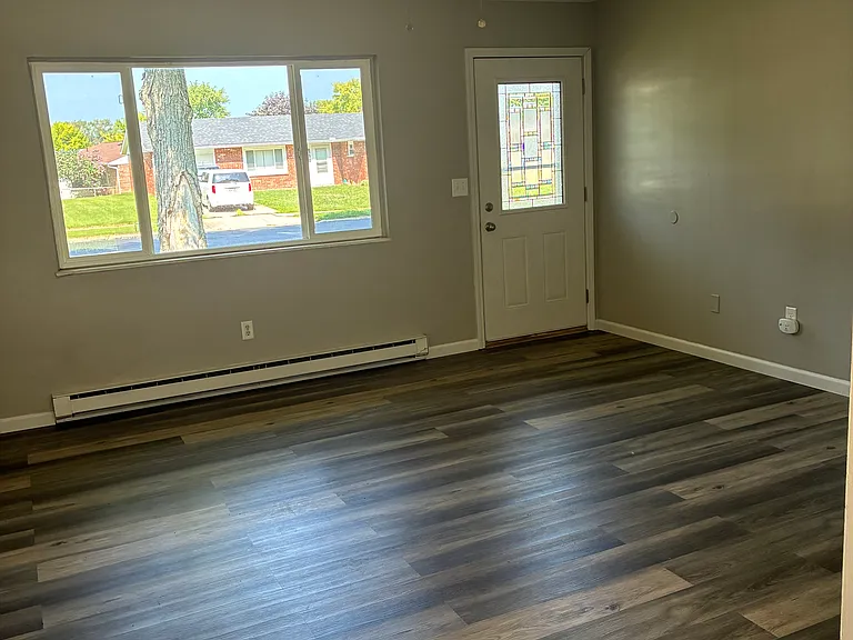 1665 Saratoga Dr — Photo 8