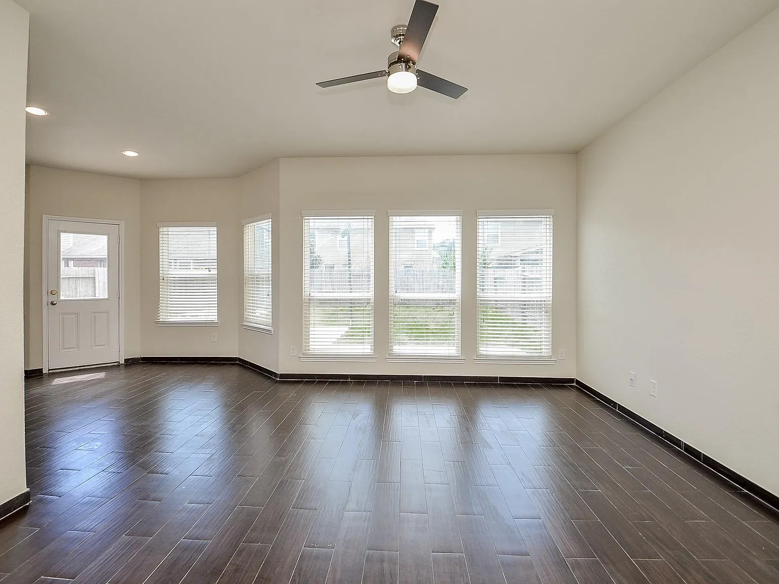 3 bed, 2.5 bath, 1997 sqft, $2,100 — Photo 4
