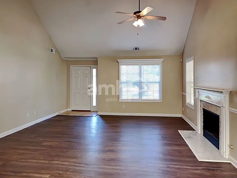 111 Lexington Parke Dr — Photo 7