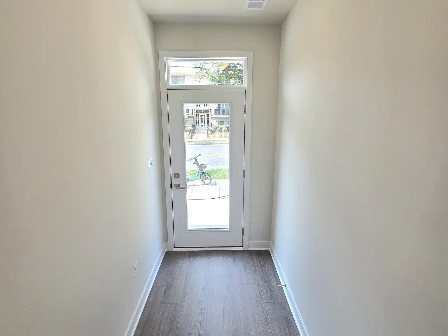4 bed, 4.5 bath, 2080 sqft, $4,000 — Photo 4