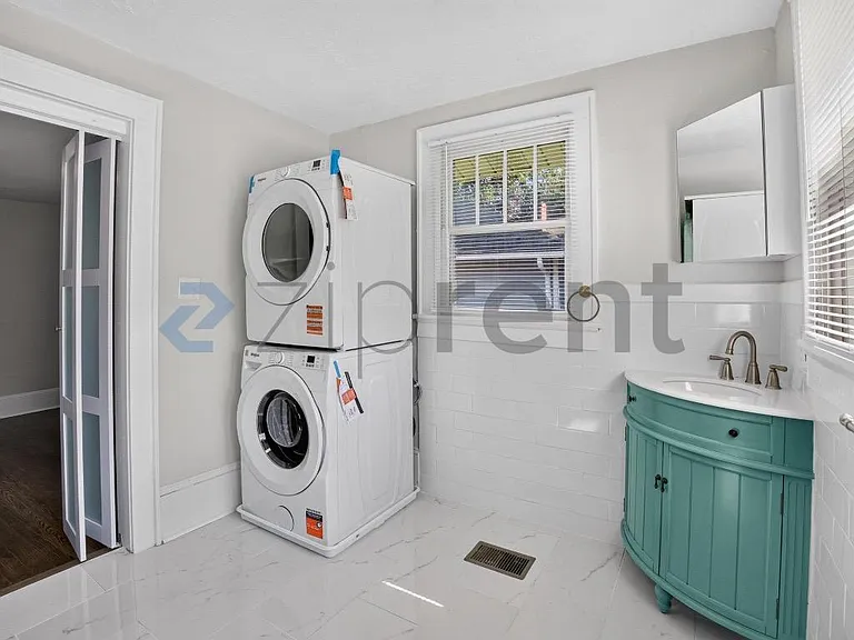 241 Stovall St SE — Photo 26
