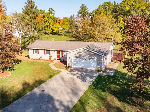 421 Abbott St, Colon, MI 49040