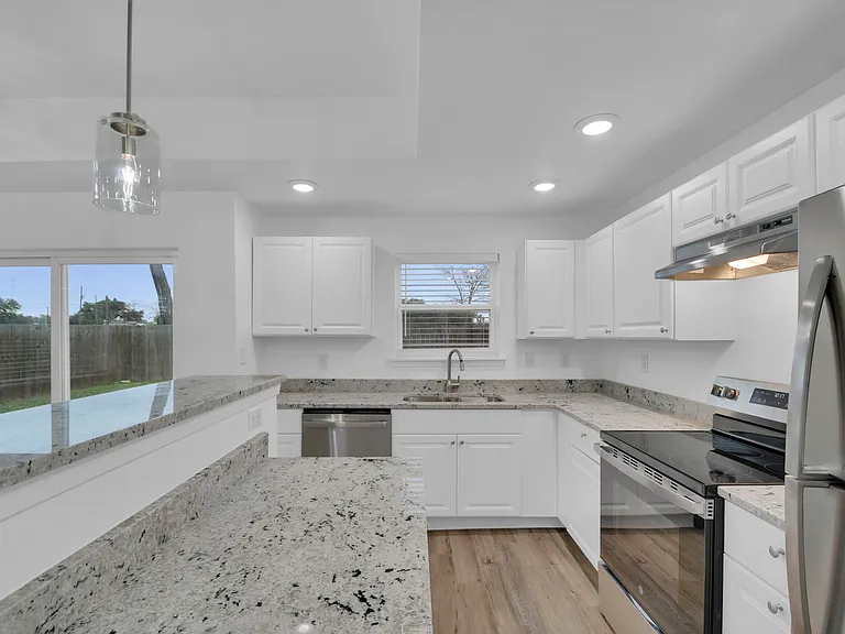 1004 E Fannin St #1006 — Photo 23