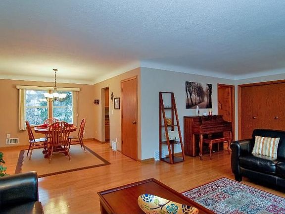 2nd image of 1899 Huron Ave