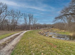 25121 S Hunter Rd, Freeman, MO 64746