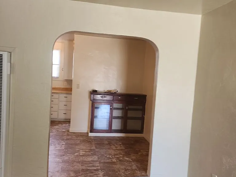 1605 Saint Clair St — Photo 7