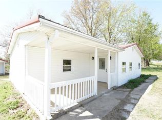 917 N Poplar St, Dexter, MO 63841